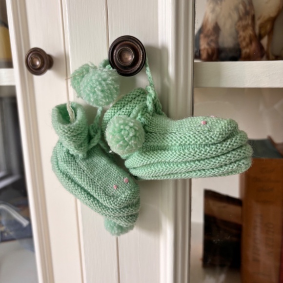 Lot of 3 Vintage Handmade Knitted Crochet Baby Booties - Picture 8 of 15